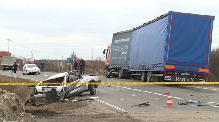 Detalji nesreće na putu Brčko-Bijeljina: Mladić ispao kroz vjetrobransko staklo
