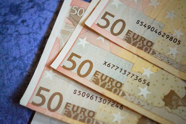 Političari BiH ne štede budžetski novac kada treba da pomognu rođaku, komšiji, prijatelju…