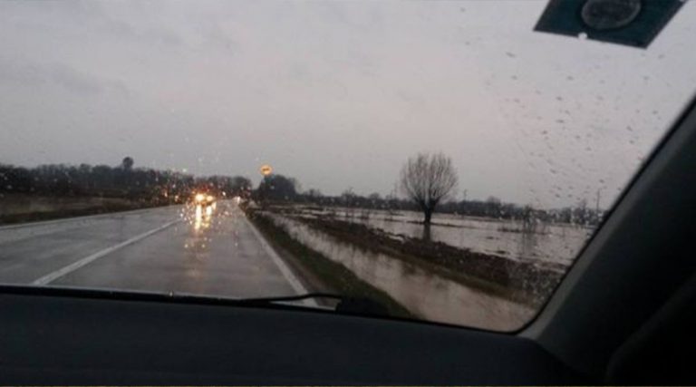 Putevi u donjem toku Tinje i dalje poplavljeni