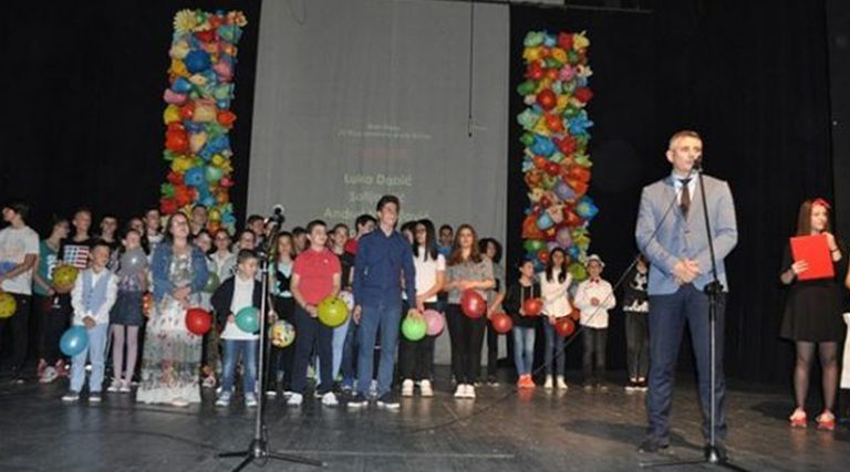 Gradonačelnik Milić uručio poklone mladim “Super ljudima”
