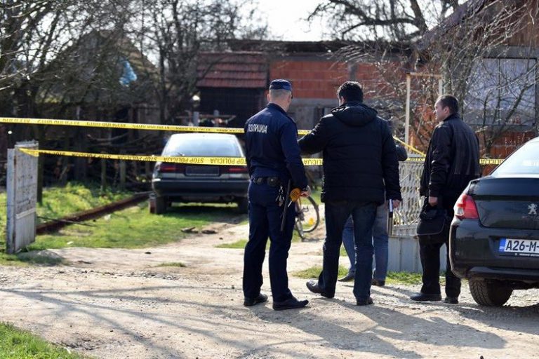 Pronađen mrtav bračni par u Maloj Obarskoj: Ubio suprugu, pa se objesio u štali