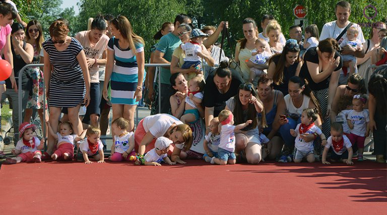 Bebe otvorile Vidovdansku trku puzanjem na 10 metara (FOTO)