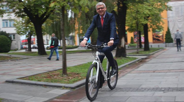 И Домић и Филиповић прихватили изазов: На посао бициклом
