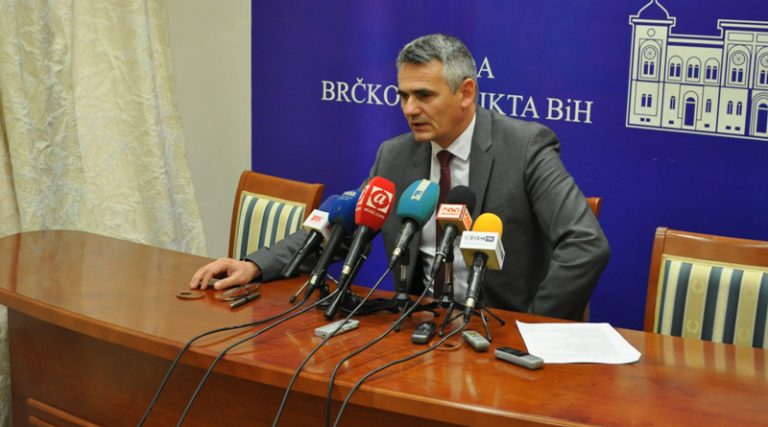 Влада у блокади, Милић се обратио јавности