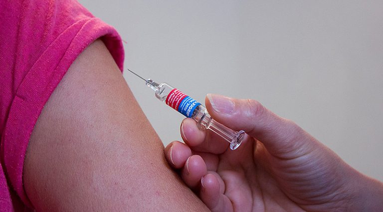 Имунизација у Брчком протиче без проблема: Првом дозом вакцинисано око 6.000 грађана