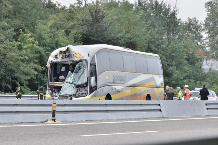 Аутобус с ученицима из БиХ имао саобраћајну несрећу у Италији, возач погинуо