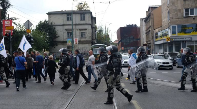 Нереди на улицама Сарајева, ухапшено пет бораца
