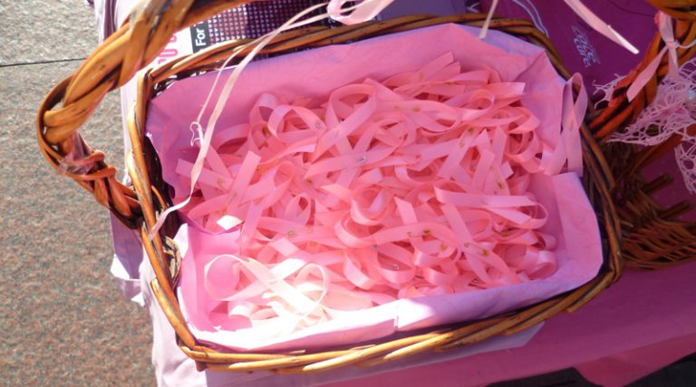Брчко: Сутра подјела ружичастих трака, симбола борбе против карцинома дојке