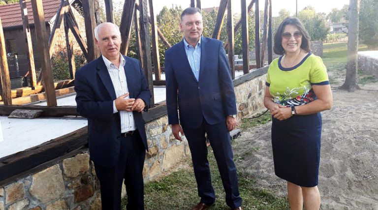 Црњелово: Почела градња семберског етно села