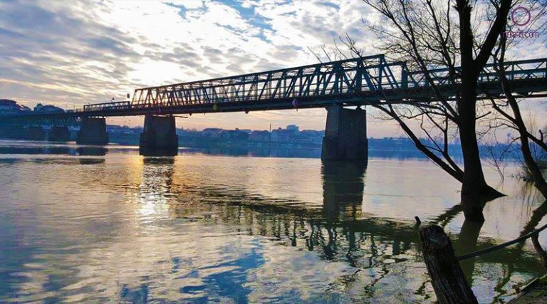Брчко: Привреда већ трпи штете због обуставе саобраћаја на Савском мосту