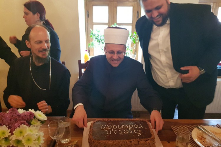 И ово је БиХ: На слави православног манастира прославили и рођендан Муфтије Дедовића