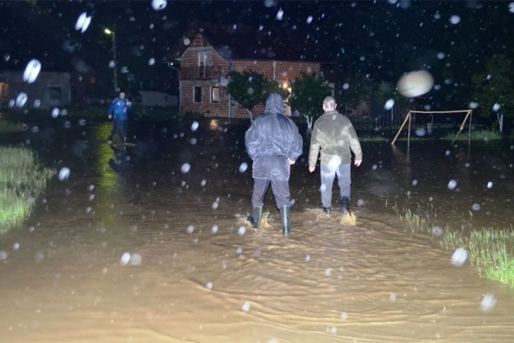 Излиле се ријеке у Приједору, поплављено 200 објеката