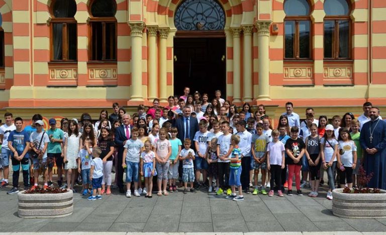 Градоначелник организовао пријем за малишане са Косова и Метохије
