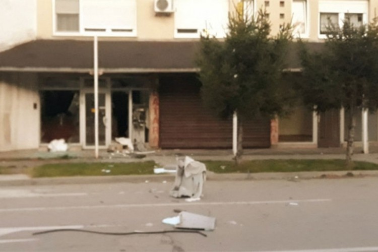Разбојници ишчупали банкомат из зида у Модричи