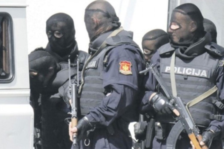Полиција Црне Горе: Ухапшено 16 особа, одузето оружје