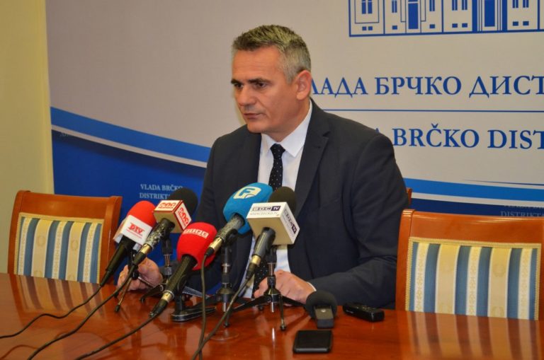 Након писања nula49.com: Милић затражио утврђивање чињеница у вези са постављањем застава БиХ