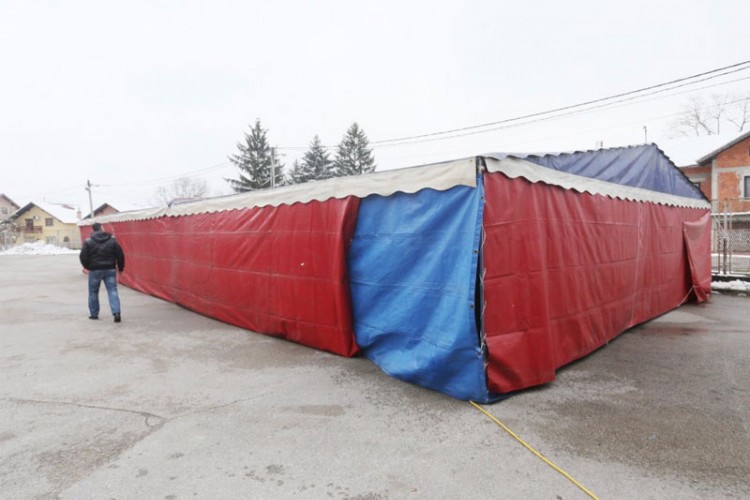Постављен шатор за неодговорне у Бањалуци