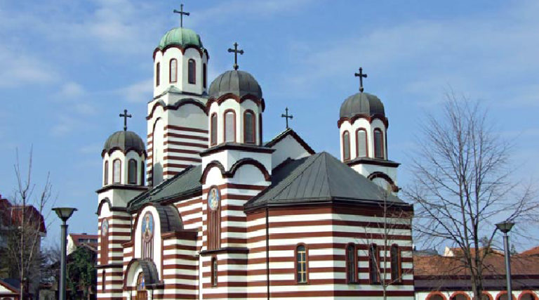 Након васкршње литургије у Српској Вароши у самоизолацији вјерници, али и свештеници