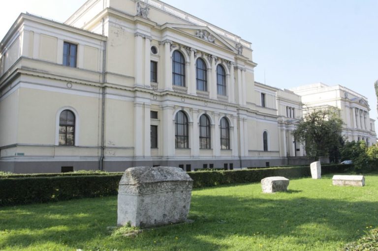 Директор Земаљског музеја има плату 642 КМ, а ни њу неће добити