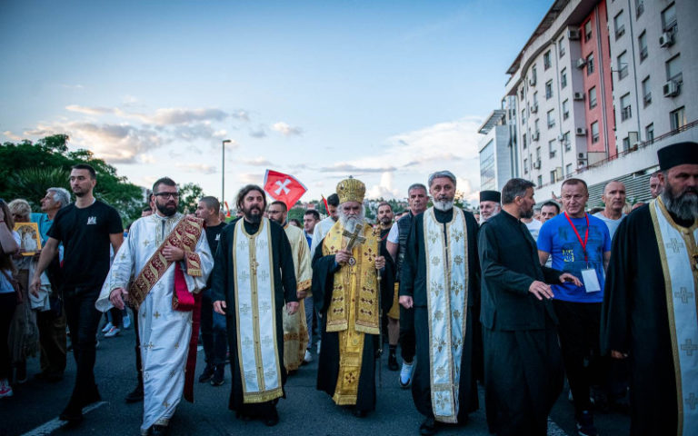 Привођење свештеника СПЦ-а након одржаних литија у Црној Гори
