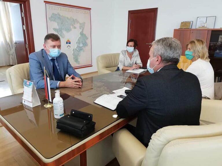 Министар Поповић са представницима синдиката саобраћаја и веза