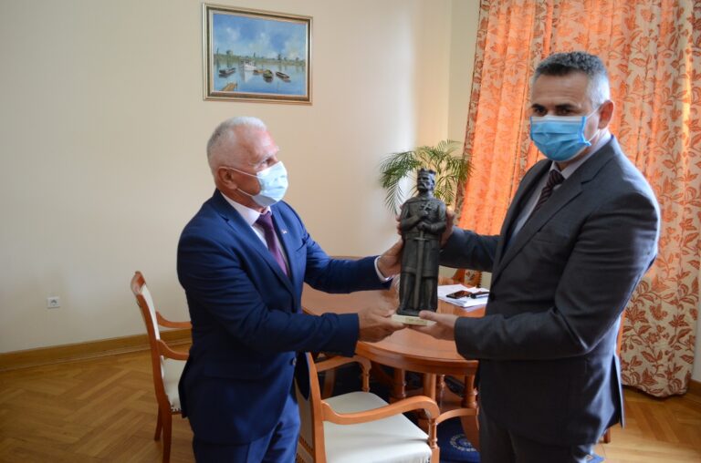 Арлов захвалио Милићу за помоћ изградњи Дневног центра за дјецу на Косову и Метохији