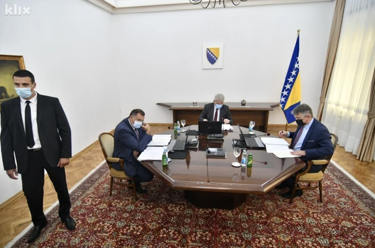 Џаферовић и Комшић гласали за признање такозваног Косова, Додик против