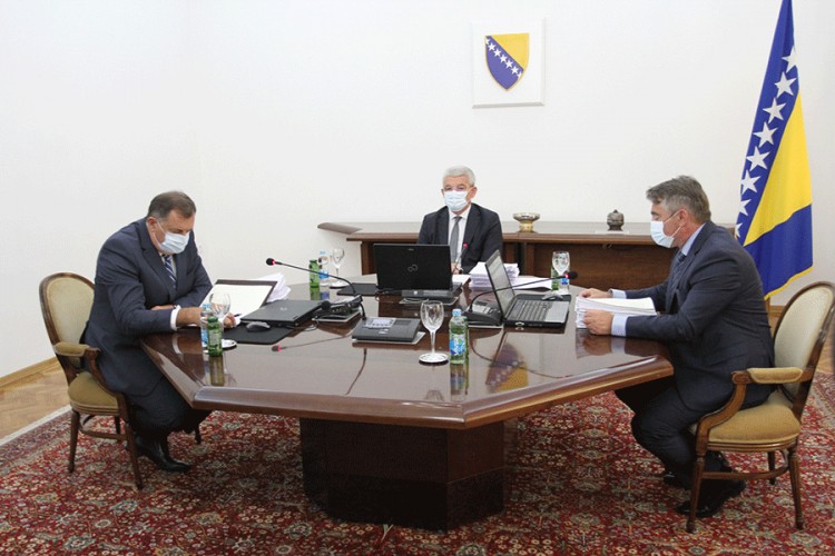Додик тражи измјештање амбасаде, Комшић признање тзв. Косова