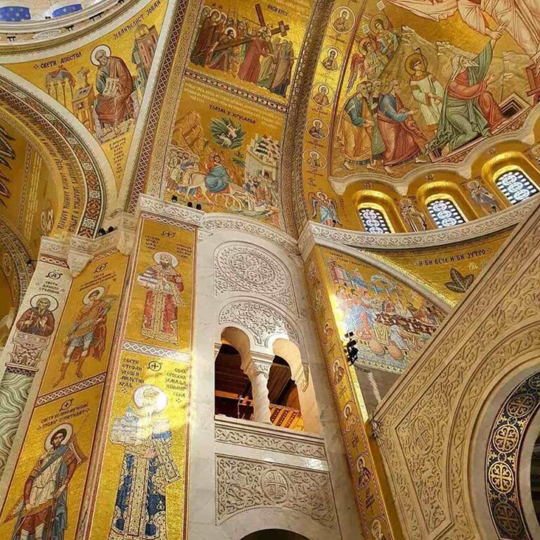 Велелепни мозаик у Храму Светог Саве сада видљив у пуној љепоти