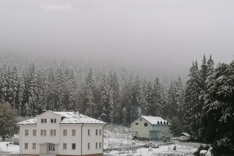 Први снијег на Романији и у Источном Дрвару