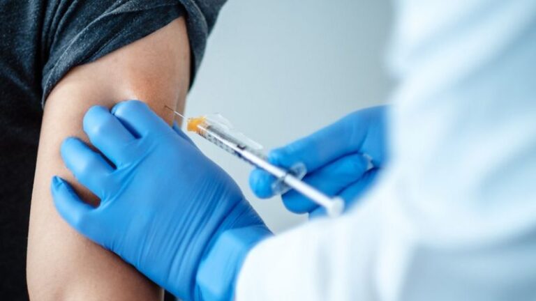 Надлежни у Федерацији БиХ тврде да није искључено ни обавезно вакцинисање против короне