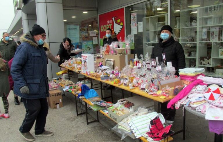 Грађани показали велико срце: У Шамцу на хуманитарним базарима прикупљен дио новца за помоћ Мињи