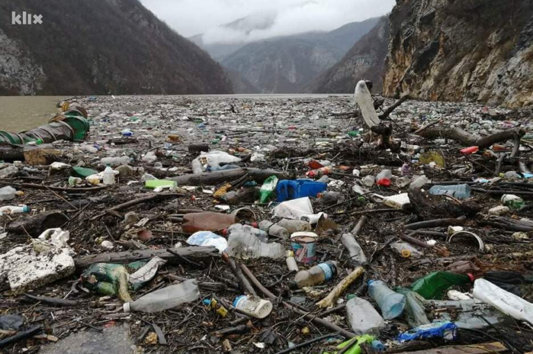 Ekološka katastrofa na Drini, jedna od najljepših rijeka Evrope je postala odlagalište smeća