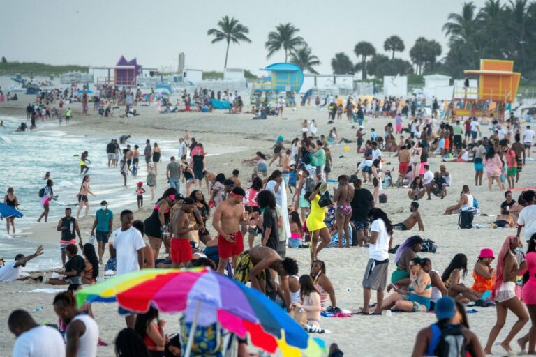 Прољетни распуст направио хаос у Мајамију, проглашено ванредно стање