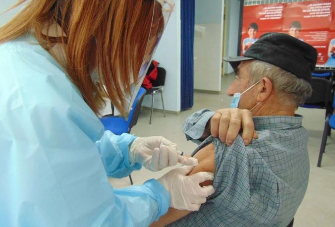 Имунизација у Шамцу: За вакцинацију се пријавило више од 400 особа