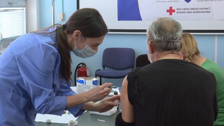 Брчко: Вакцину дневно добије између 80 и 120 особа