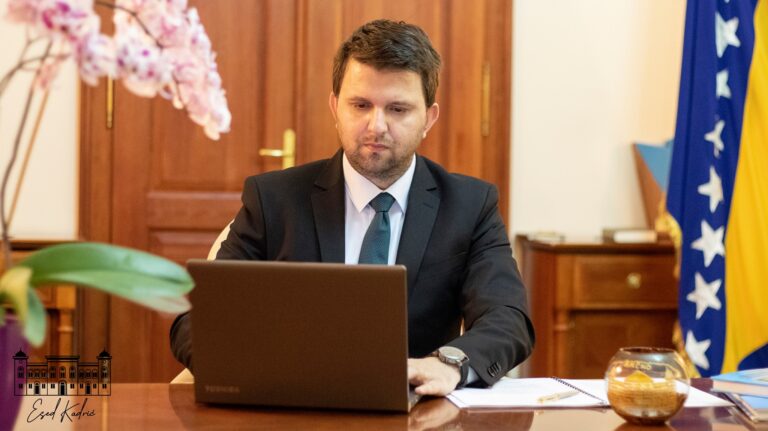Kadrić podržao Ninkovića: Ko se protivi preregistraciji gazdinstava?