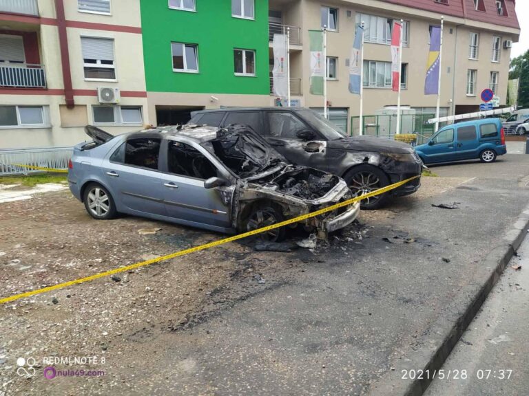 Пожар на аутомобилу у Брчком, оштећено још једно возило