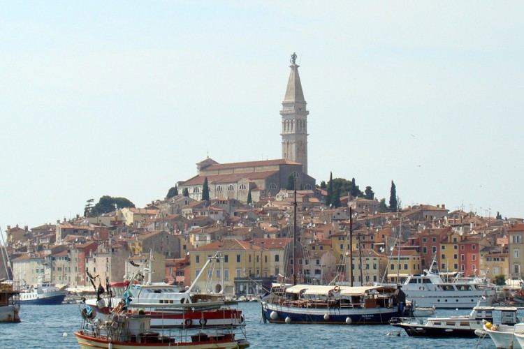 Туристи ће у Хрватску моћи уз једну од три потврде