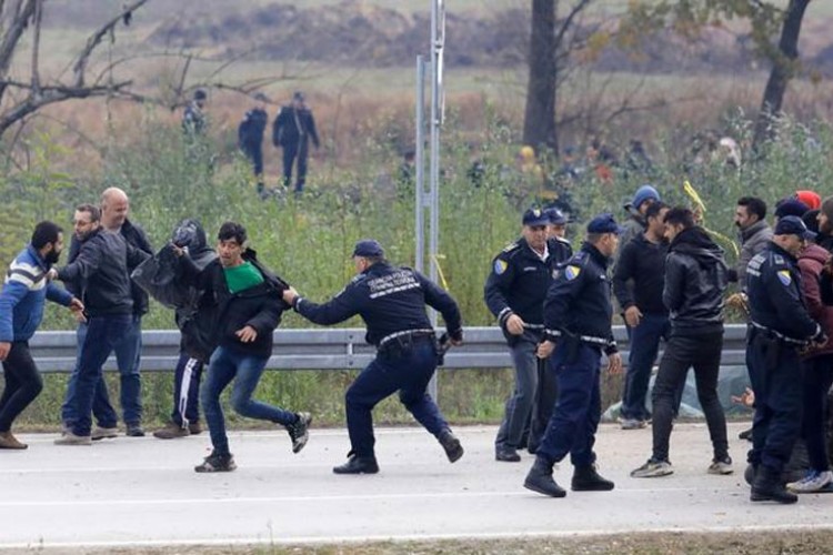 Хрватска илегално протјерује мигранте у БиХ