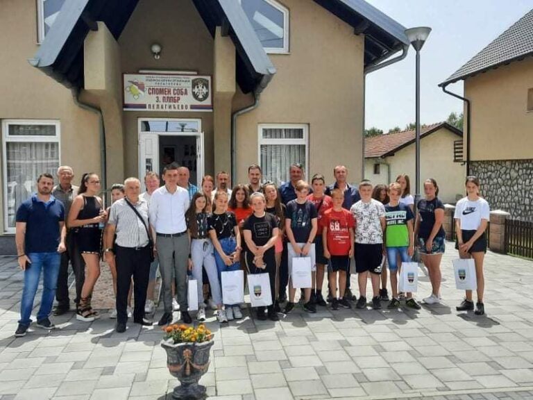 Пелагићево: Начелник општине органзовао пријем за дјецу са Косова и Метохије