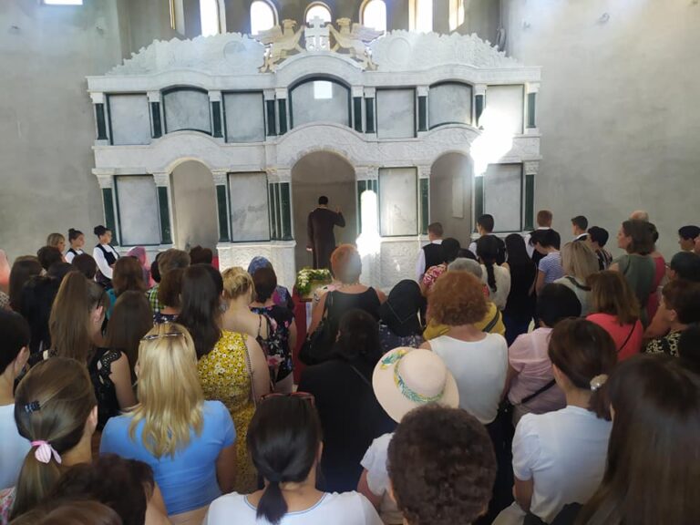 Више од 300 чланица Актива жена СНСД-а обиљежило Ивањдан