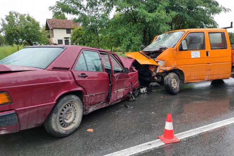 Возач “мерцедеса” погинуо у удесу код Бијељине