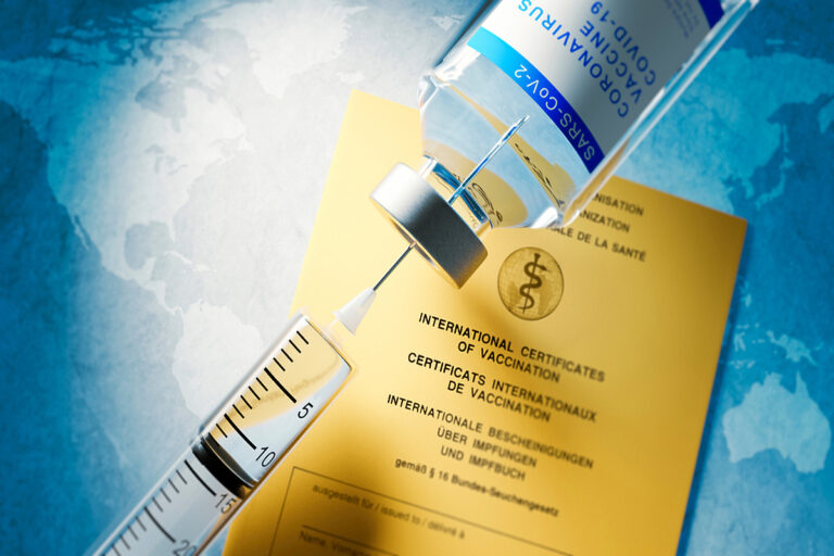Антиваксери у Грчкој подмитили љекаре да их вакцинишу водом, добили праву вакцину