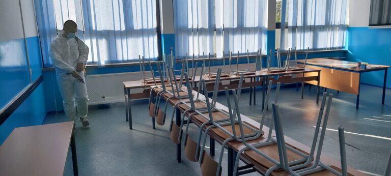 Дезинфиковани сви школски објекти у Брчком