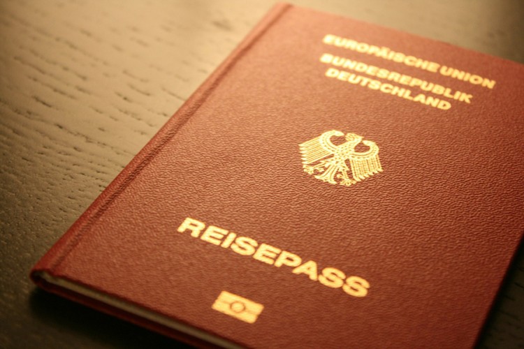 DW: Ускоро двојно држављанство Србије и Њемачке?