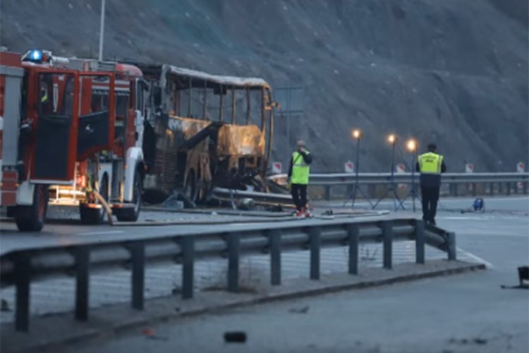 Изгорио аутобус с туристима из Сјеверне Македоније, најмање 45 жртава