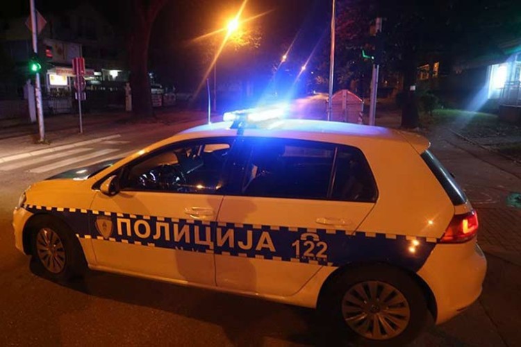 Детаљи пуцњаве у Бијељини: Полицајци покушали спријечити напад на дјевојку и тучу, један тешко рањен