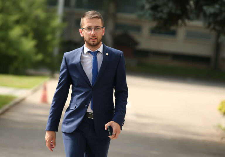 “Пуштен је мој приватни снимак”: Иван Бегић се повлачи из политике и напушта ПДП