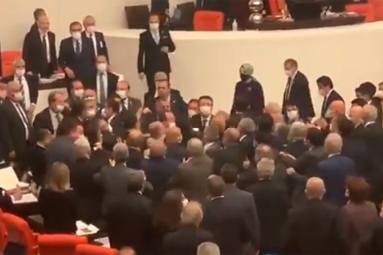 Општа туча у турском парламенту